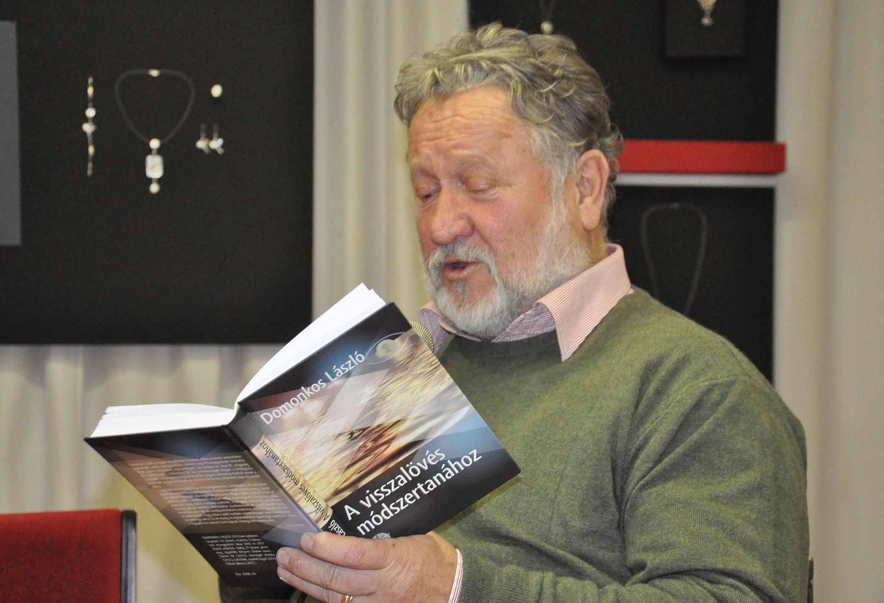 Domonkos László kötetbemutatója az Öreghegyi Közösségi Házban